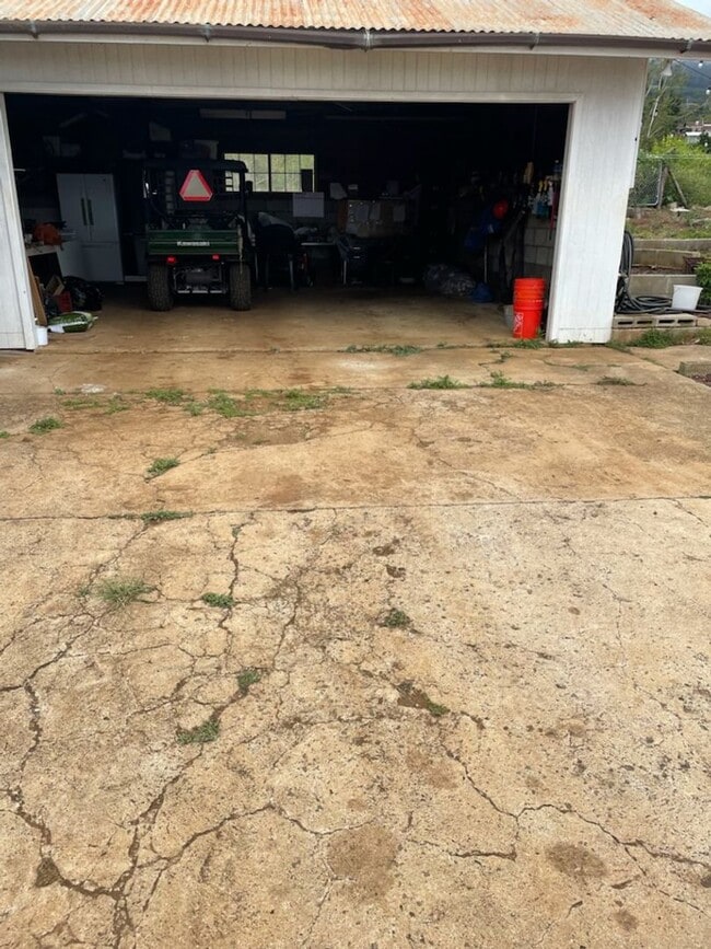 Building Photo - Gorgeous property on 1 plus acres in Kula