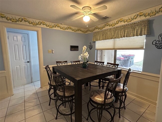 Building Photo - 17718 Surreywest Ln