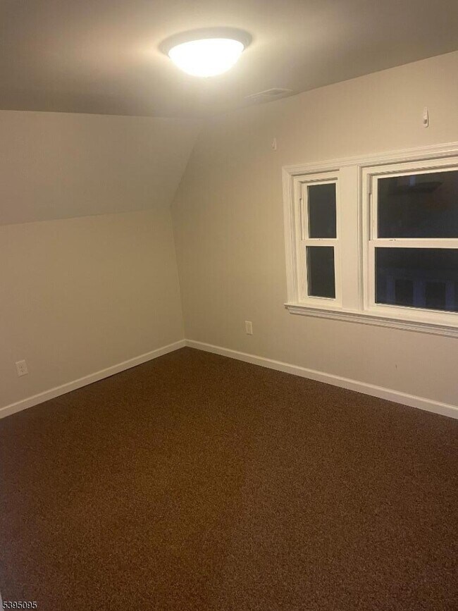 Building Photo - 38 Morris Ave