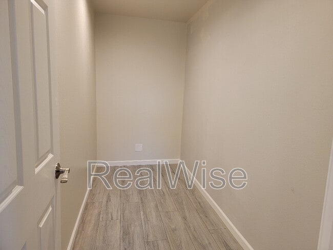 Building Photo - 344 W Selmar Ct