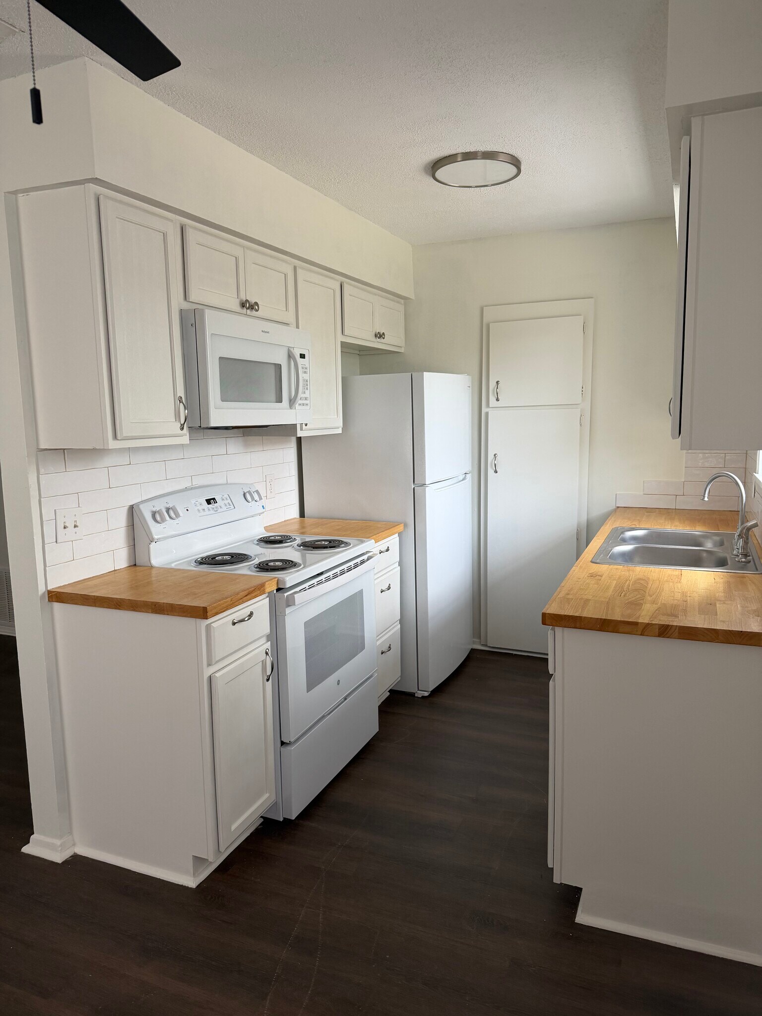 Kitchen - 7121 Richfield Dr