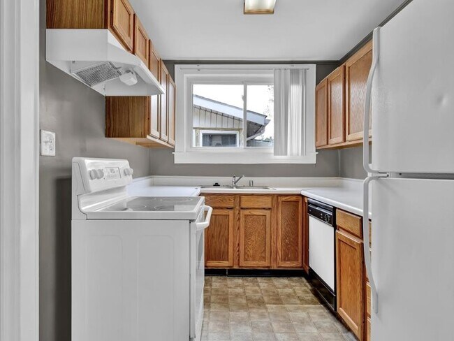 Building Photo - 3220 Grant Ave