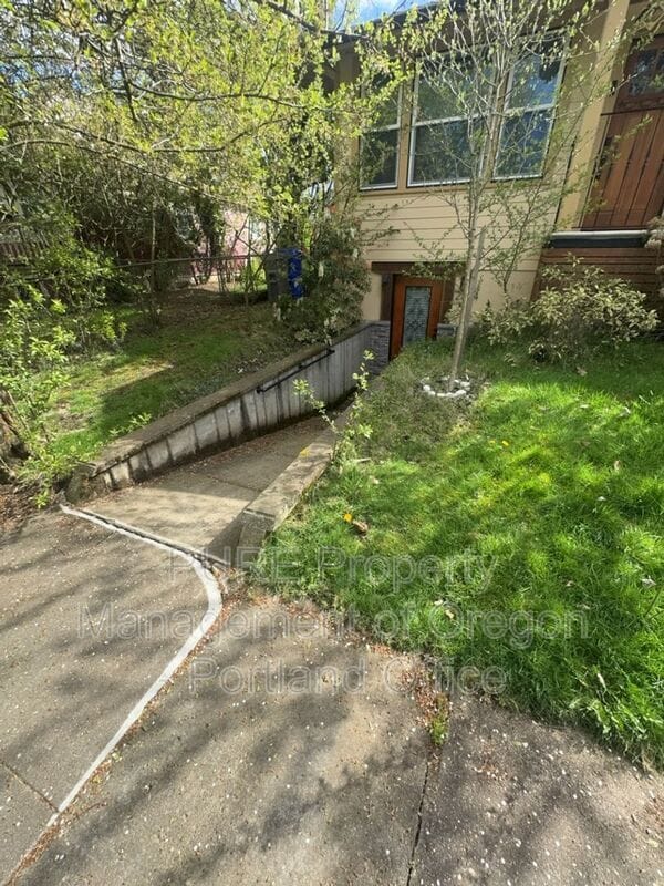 Building Photo - 2324 N Watts St