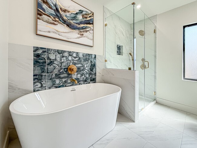 Building Photo - Upgraded 3+2 w/pool, gourmet kitchen + family room!