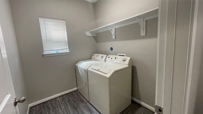 Building Photo - 4510 Mayflower St