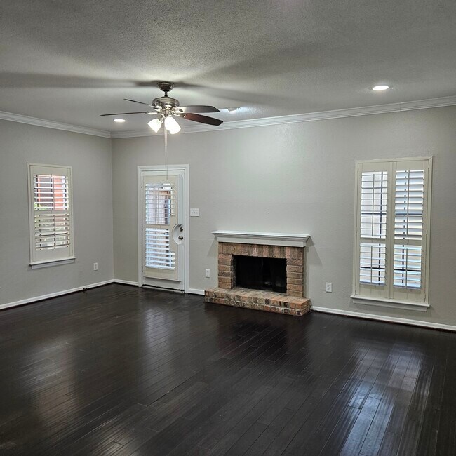 Building Photo - 712 Augusta Dr