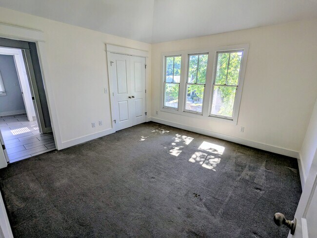 Building Photo - 1708 4th Ave N