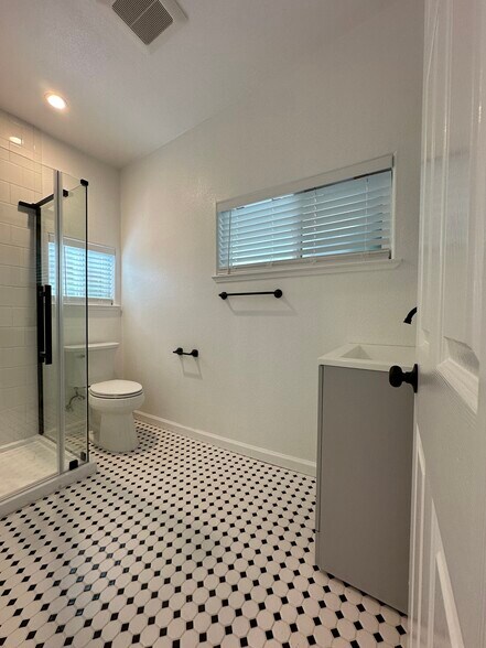 Building Photo - 124 Los Gatos Blvd