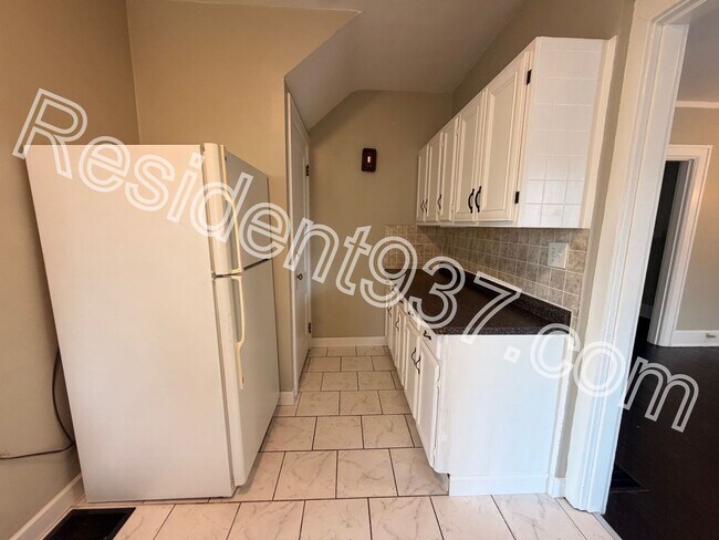 Building Photo - 422 Santa Cruz Ave