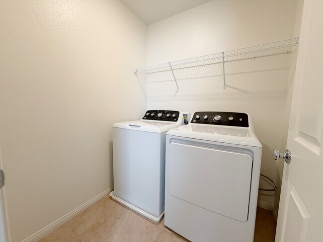 Building Photo - 6983 Cottage Vis Ave