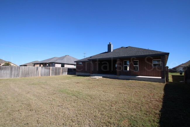 Building Photo - Beautiful Temple Home!