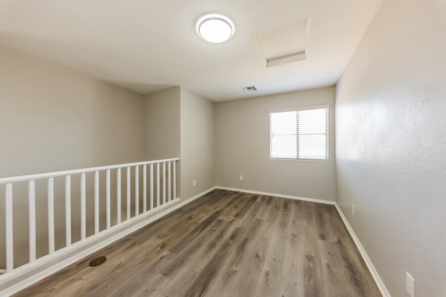 Building Photo - 14180 W Country Gables Dr