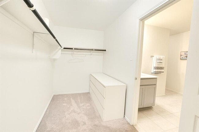 Building Photo - 242 Zuma Dr