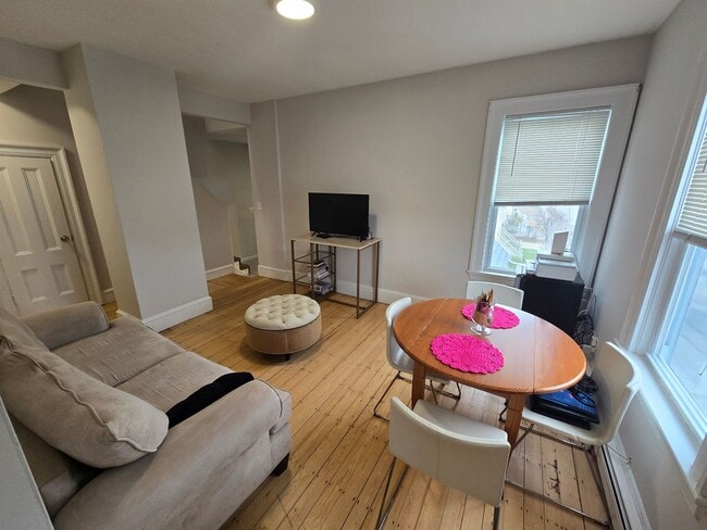 Building Photo - Nicely renovated 3 bed with in-unit laundry in Watertown!