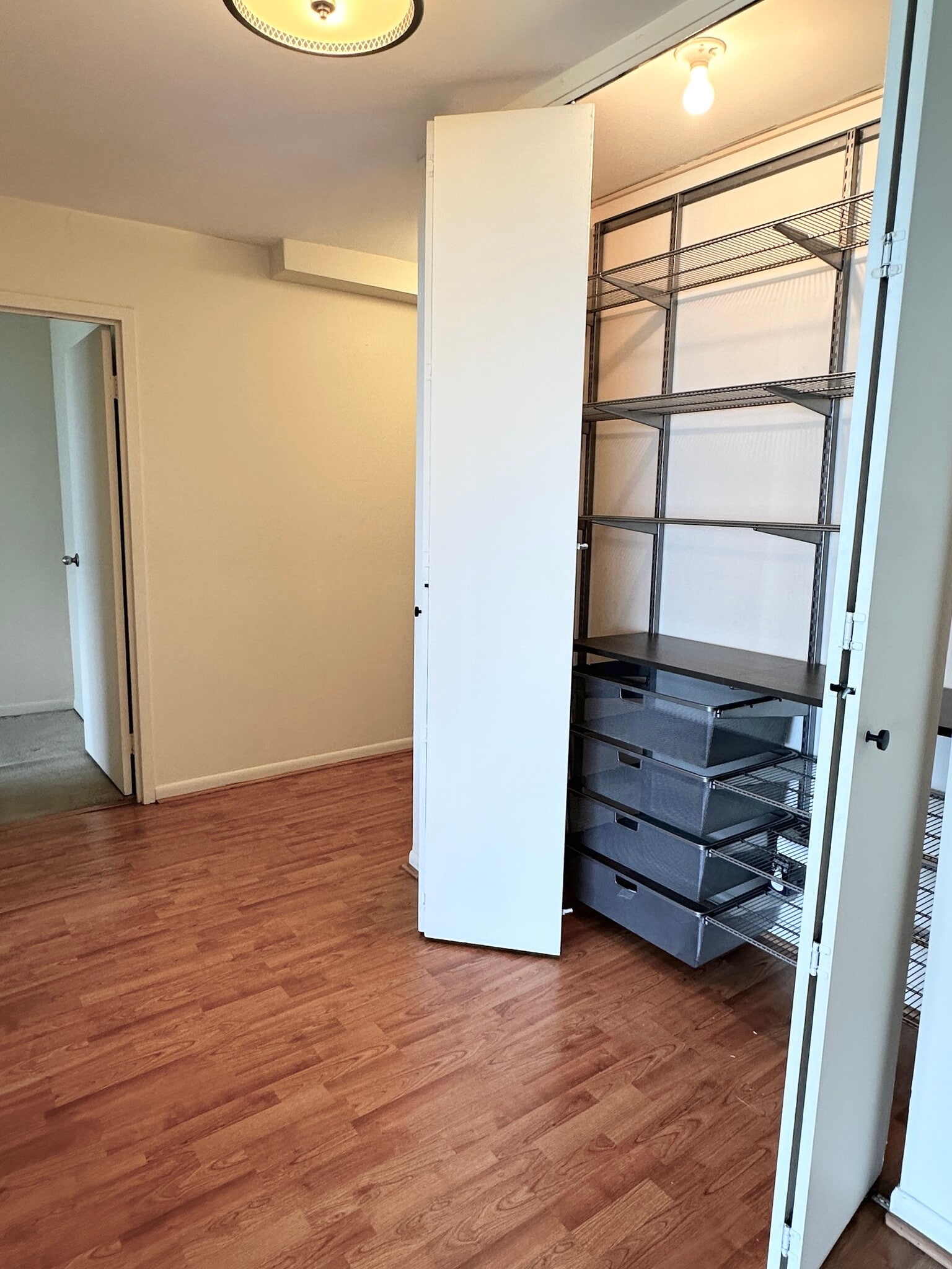 Kitchen Pantry & Entry - 5445 N Sheridan Rd