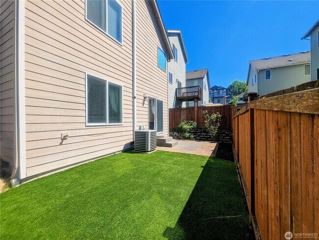 Building Photo - 4bd/2.5ba Lynnwood Home