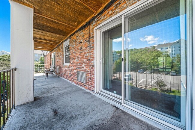 Building Photo - 808 Willard St