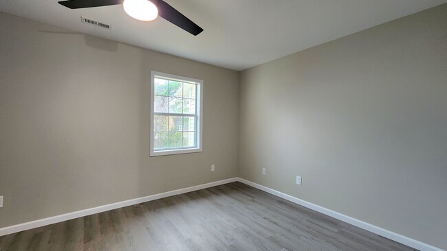 Building Photo - Beautiful, newly renovated 2 bedroom townh...