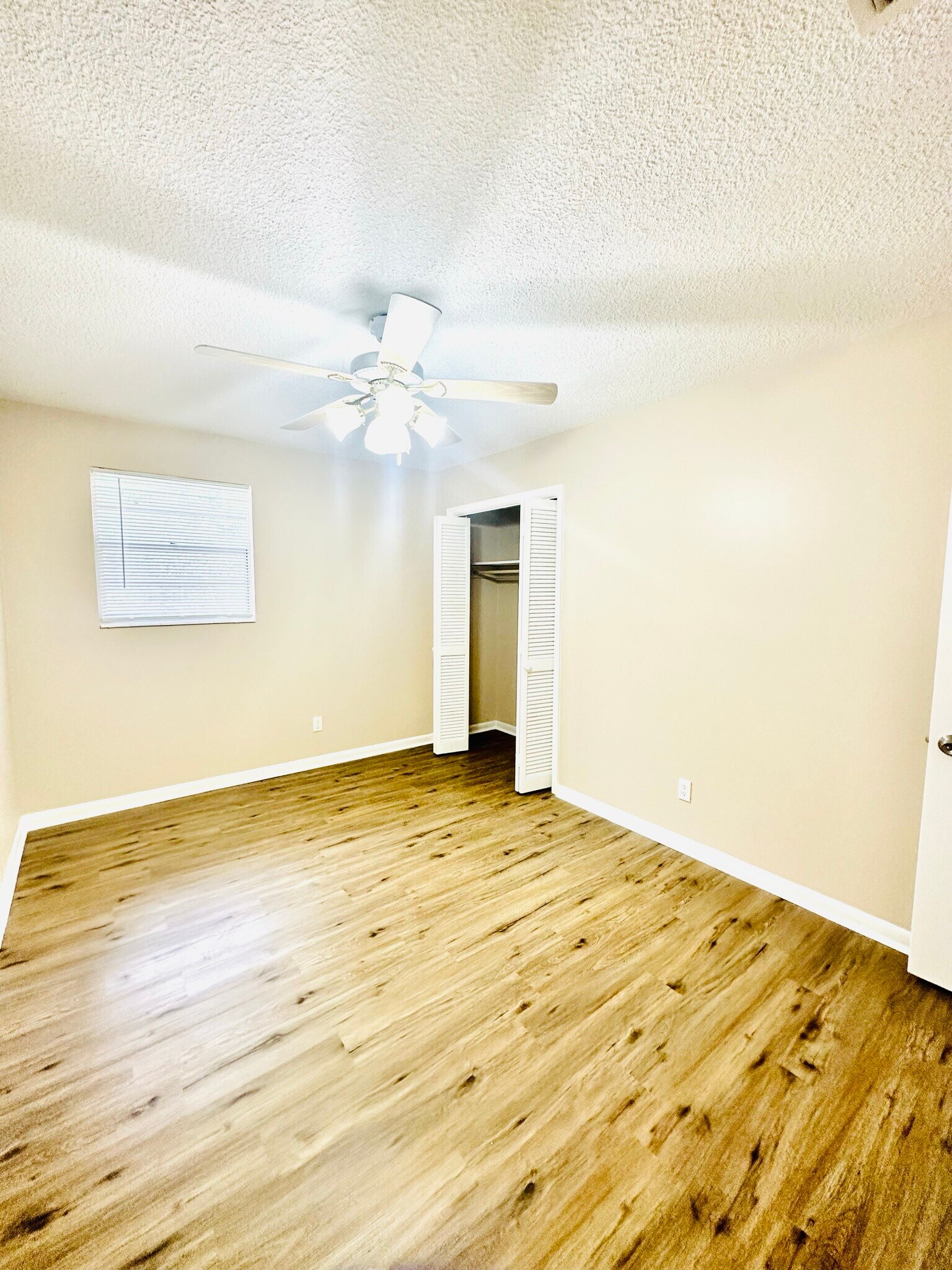 Building Photo - 261 Dillon Dr
