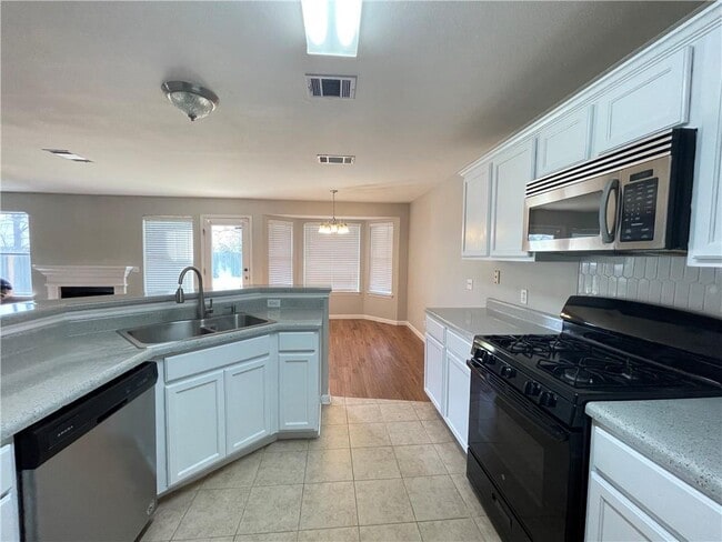 Building Photo - 110 Cotton Creek Way