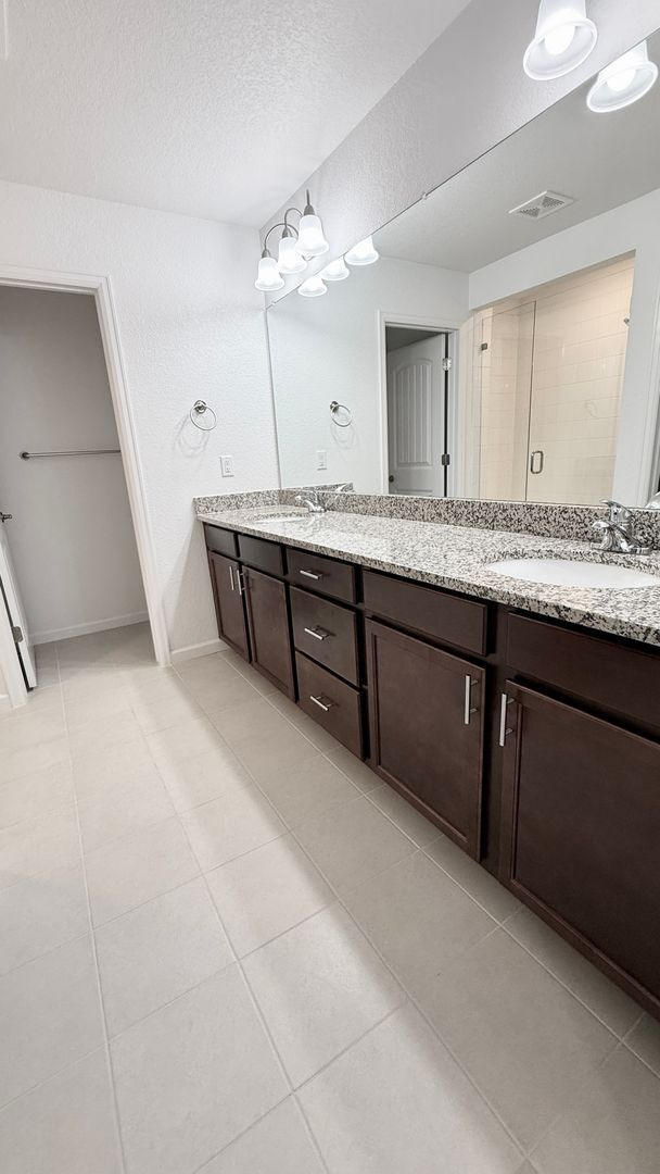 Building Photo - Stunning 3 Bedroom Townhome in Monument