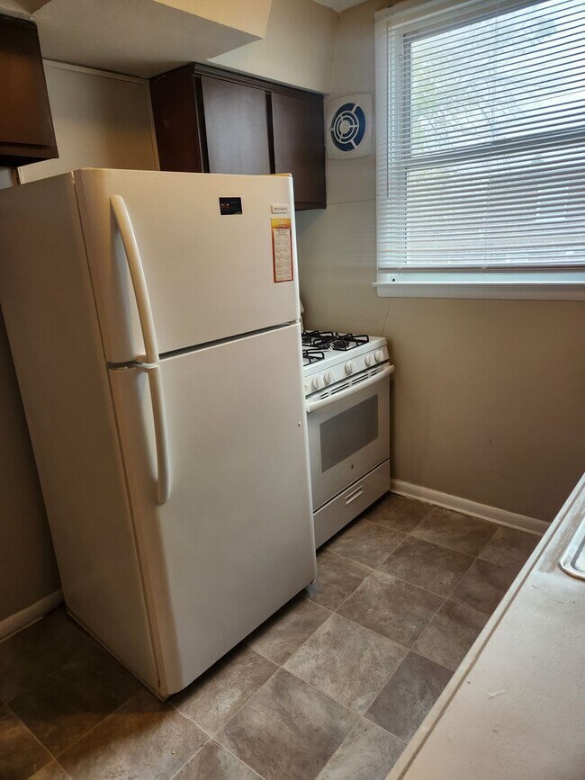 Building Photo - 6651CLARIDGE