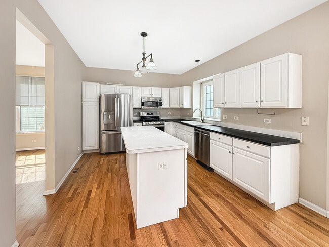 Building Photo - 18421 W Springwood Dr