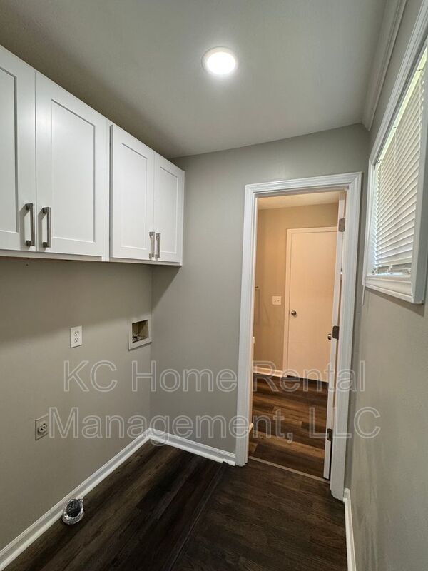 Building Photo - 12801 E 41 St S