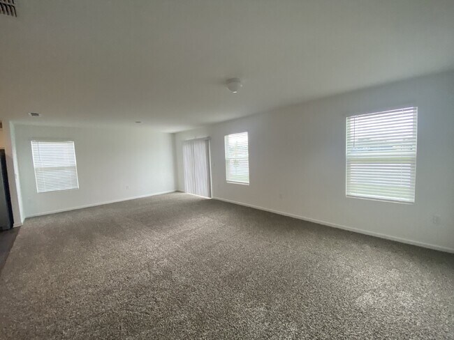 Building Photo - Beautiful 4-Bedroom Home in Cross Creek – Resort-Style Amenities & Convenient Clay County Location!
