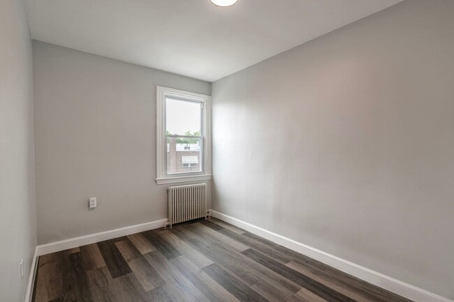 Building Photo - Newly Renovated 5BR/2BA Row home