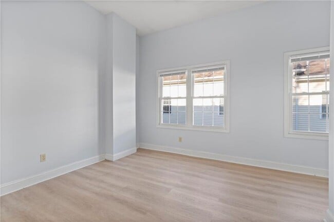 Building Photo - 102 Dixon St