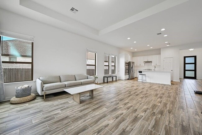 Building Photo - 6725 Denia Dr