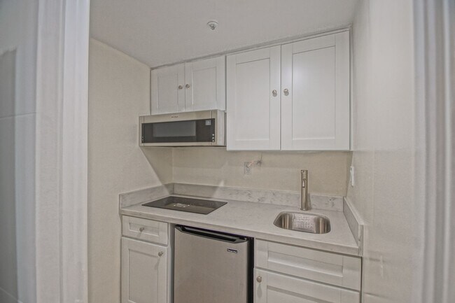 Building Photo - 301 35th St