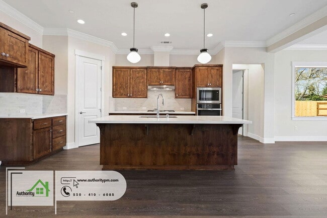 Building Photo - 2836 River Dr