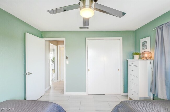 Building Photo - 5306 SW 2nd Ave