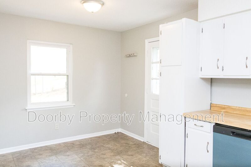 Building Photo - 6216 Shawtee Ln