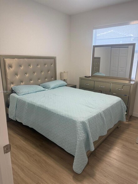 Building Photo - 522 SW 19th Way