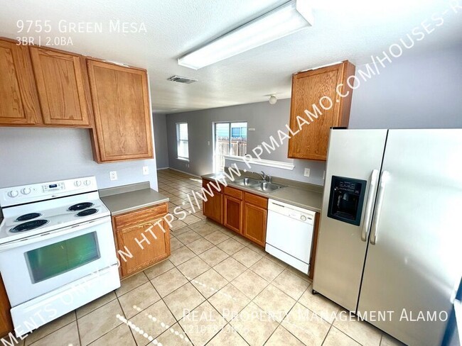 Building Photo - AVAILABLE NOW! 3 Bedroom / 2 Bath Home Nea...