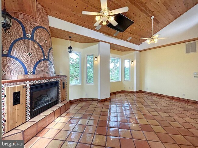 Building Photo - Potomac View