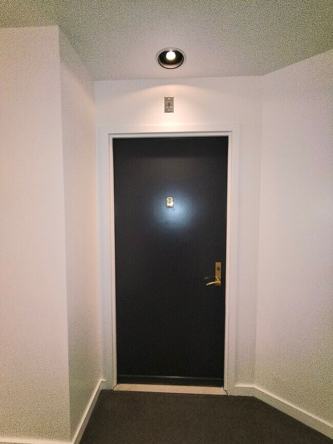 Building Photo - 1BD/1BATH Condo Available in Pacific Park Plaza