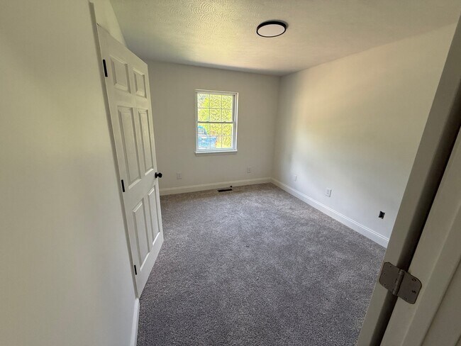 Building Photo - 208 Delta Rd 30