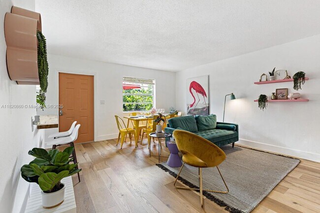 Building Photo - 815 Tequesta St