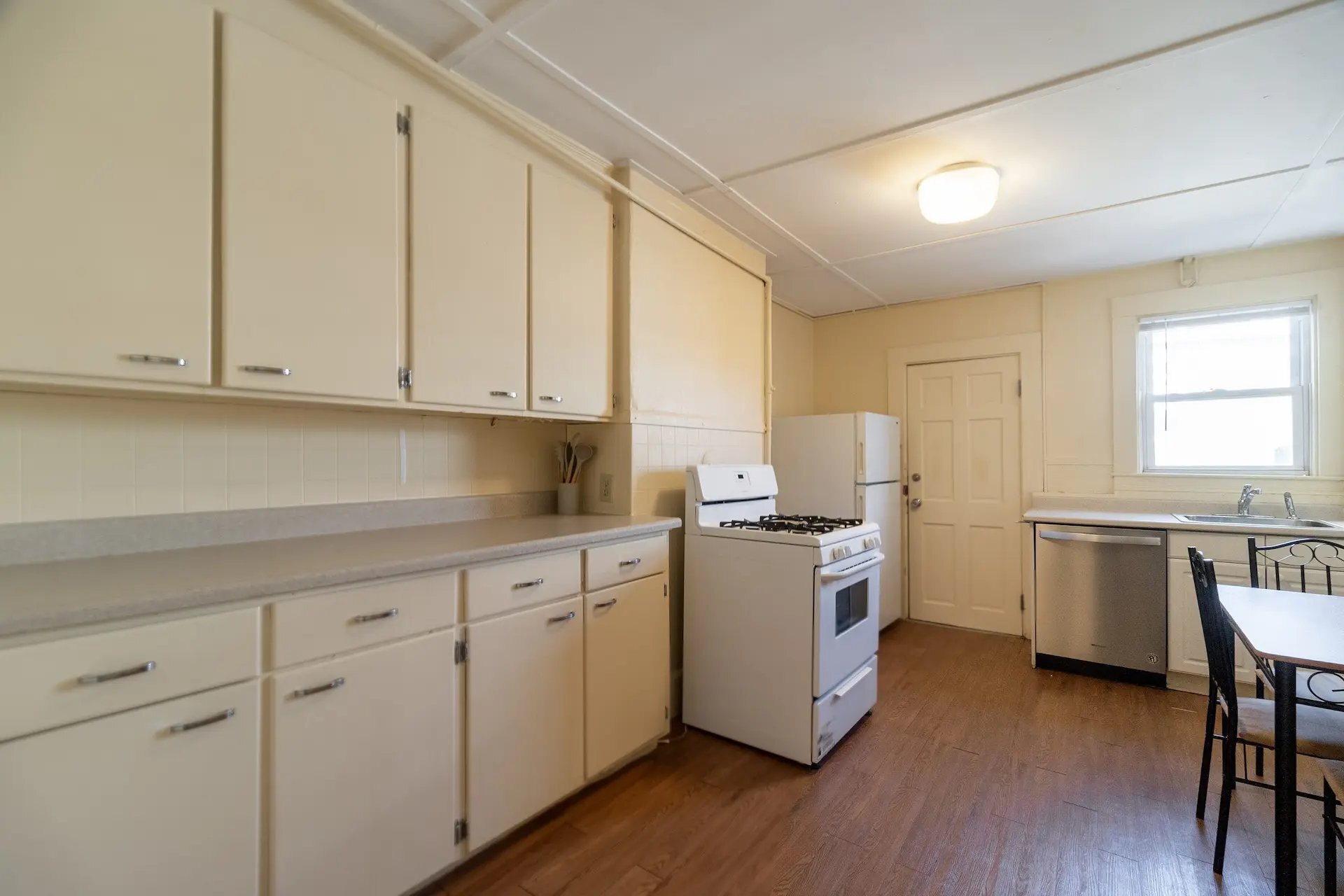 Building Photo - 2 Sherman St