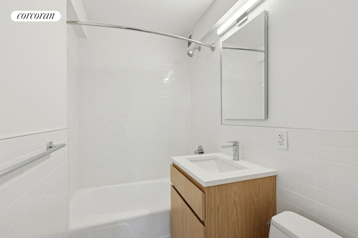 Building Photo - 501 E 87th St