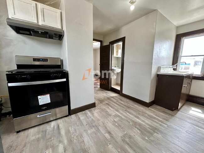 Primary Photo - 4030 Pulaski St