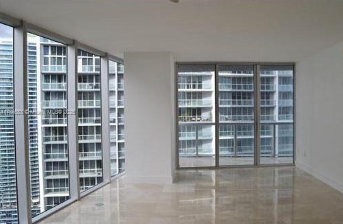 Building Photo - 475 Brickell Ave