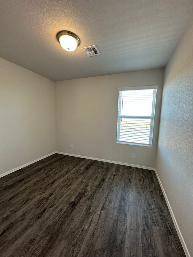 Building Photo - Move-In Ready 3 Bedroom, 2 Bathroom Home in Broken Arrow