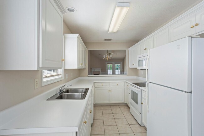 Building Photo - 313 Southbank Dr