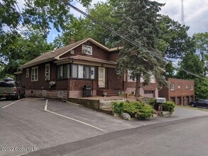 Building Photo - 106 Braintree St