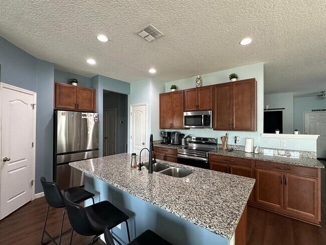 Building Photo - 3222 Stratton Cir